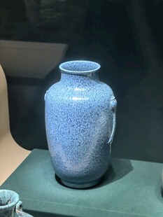 蓝釉瓷瓶馆藏文物