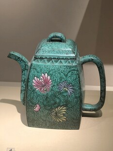 绿釉彩绘花卉方茶壶