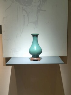 青釉瓷瓶馆藏展示