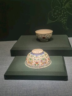馆藏古瓷碗展示
