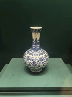 馆藏青花古瓷瓶