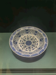 古代镂空青铜镜