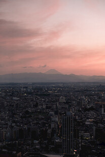 暮色下的城市全景