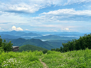 山野远眺层峦风光