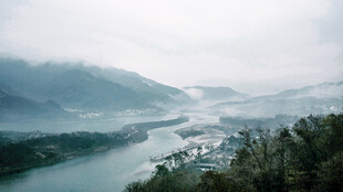 烟雨朦胧湖山风光