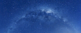 夜空薄云隐月