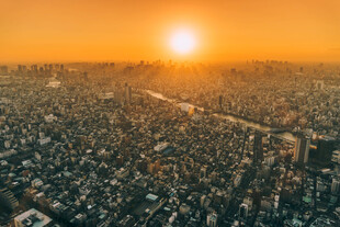城市日落航拍全景