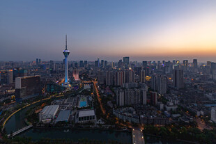 黄昏城市航拍全景