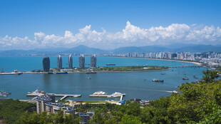 三亚凤凰岛海滨远景