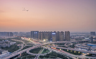 黄昏城市立交全景