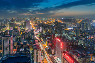 都市黄昏璀璨夜景