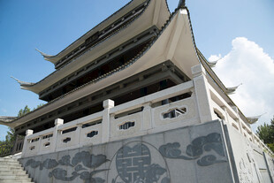 中式古楼阁仰拍
