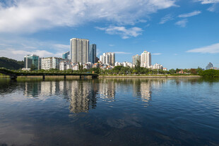 滨水城市风光
