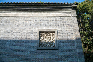 中式古建砖墙石窗
