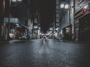 雨夜无人城市街道夜景