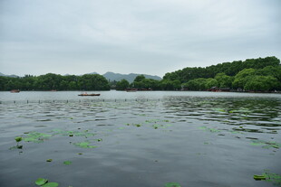 阴天湖景自然风光