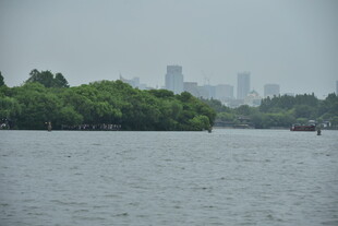 湖畔雾色远景