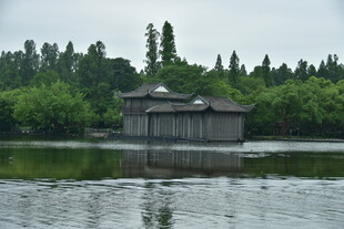 湖畔水榭湖景风光