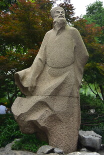 古代文人苏东坡石雕立像