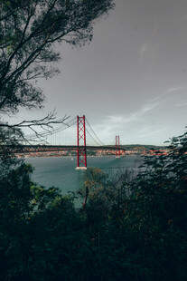 雾天金门大桥远景