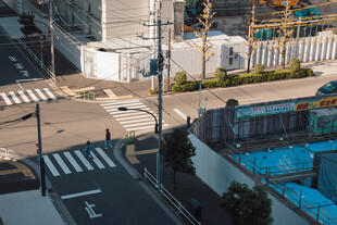 城市路口俯拍街景