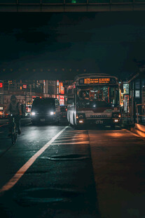 雨夜朦胧城市街景