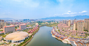 滨河城市航拍全景