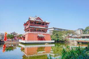 临水中式古楼风光