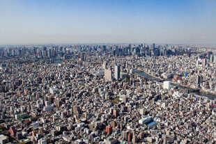 高空俯瞰城市全景