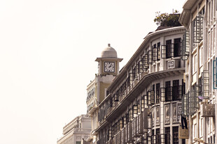复古钟楼老建筑街景