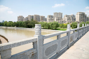 滨河沿岸城市风光