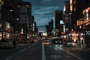 入夜都市街景