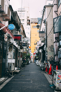 日本城市小巷街景