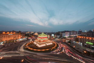 西安钟楼暮色夜景