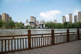 河畔城市滨水风光