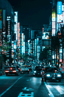 雨夜都市霓虹街景