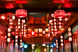 古街红灯笼夜景