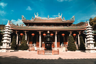 中式古典寺庙大殿