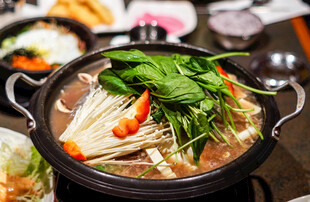 韩式鲜蔬菌菇火锅