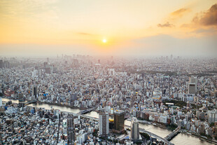 日落时分城市全景