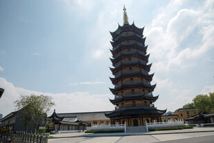 古寺宝塔晴空风光