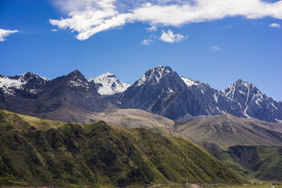高原雪山壮丽风光