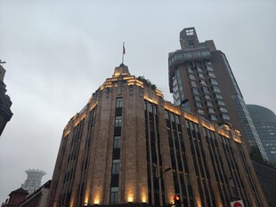 城市高层建筑仰拍