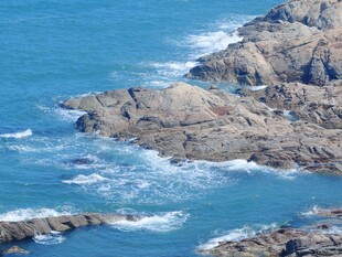 滨海礁石海岸风光