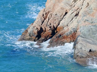海岸礁石海浪风光
