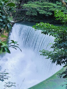 林间瀑布自然水景
