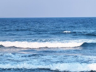 蔚蓝海面海浪风光