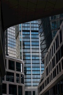 夜景现代商务办公楼
