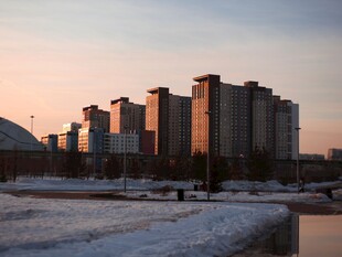 雪后黄昏城市建筑群