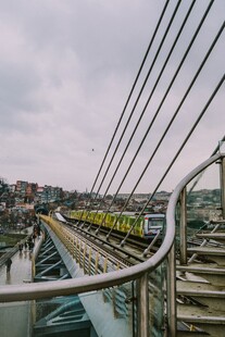 现代斜拉桥步道风光